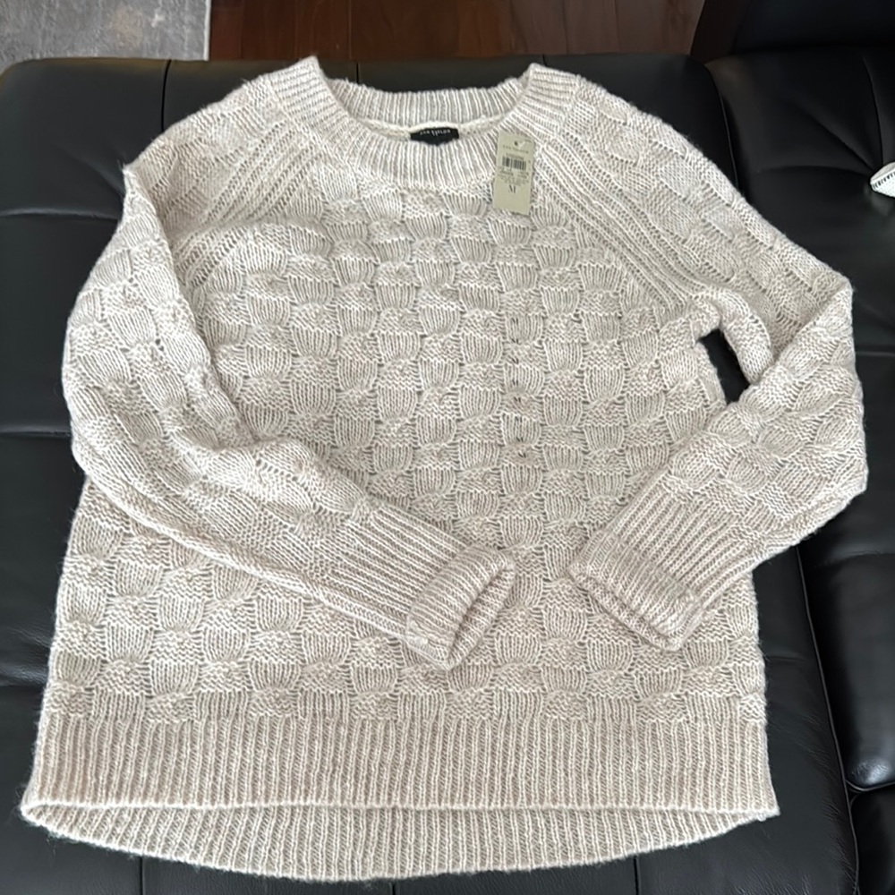 Ann Taylor Women's Cream Sweater NWT size medium